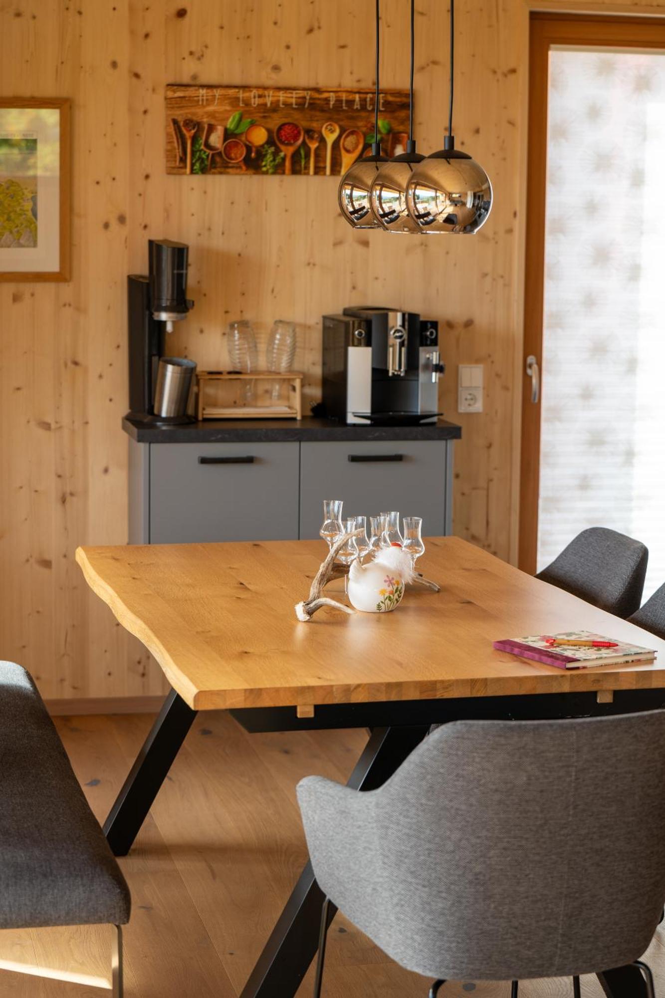 Holzhaus "Zum Schwarz'N" Apartment Aurach am Hongar Luaran gambar