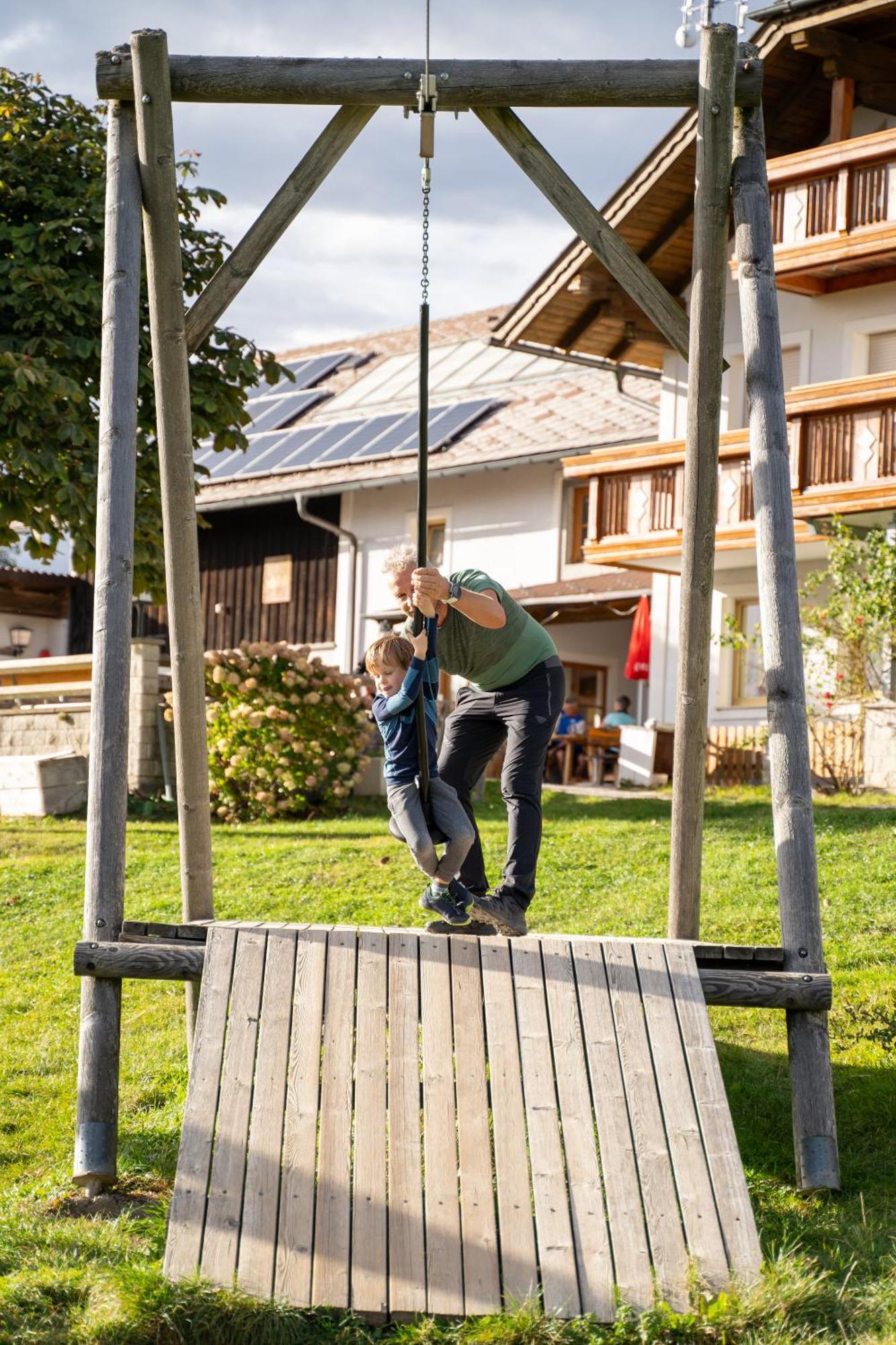 Holzhaus "Zum Schwarz'N" Apartment Aurach am Hongar Luaran gambar