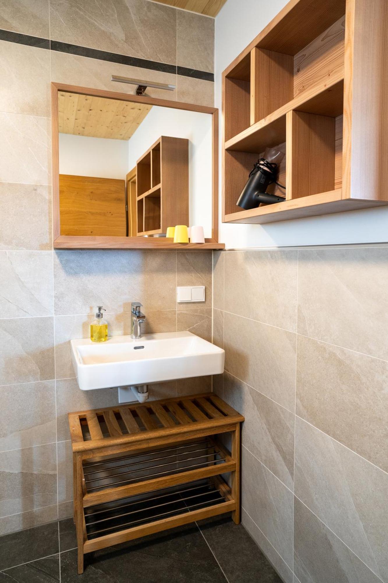 Holzhaus "Zum Schwarz'N" Apartment Aurach am Hongar Luaran gambar